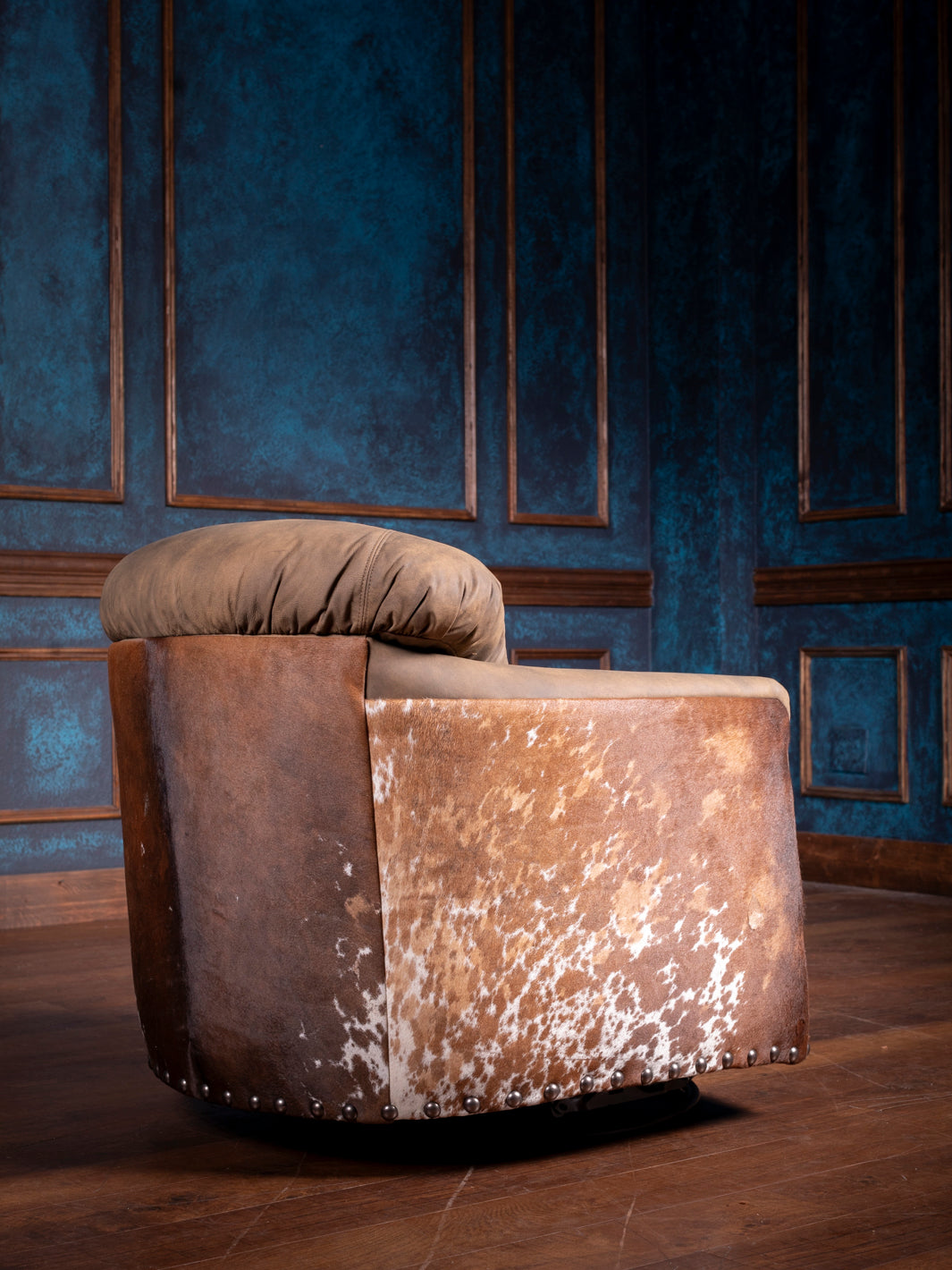Exotic Leather Mellow Swivel Chair