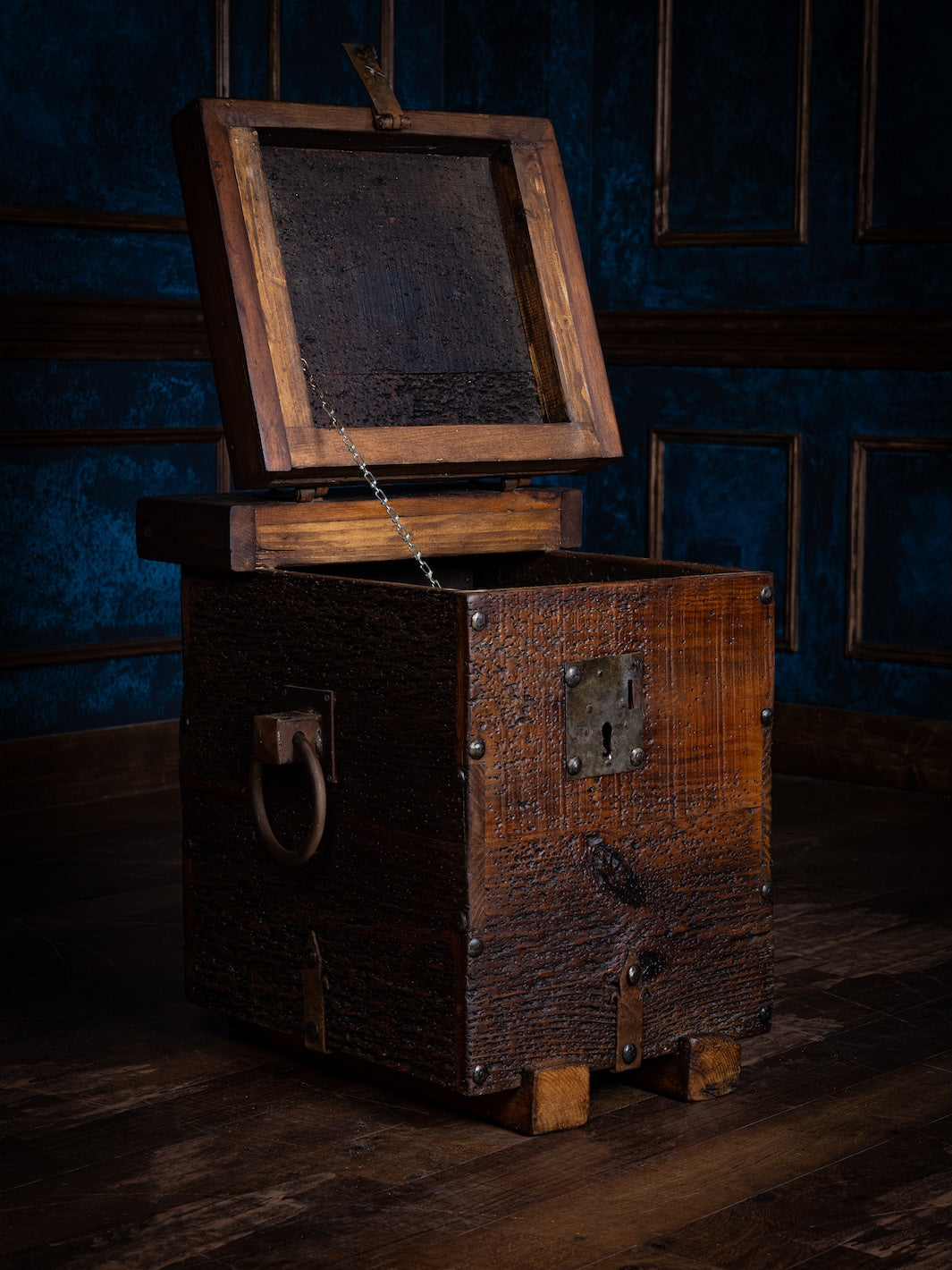 Rustic Barn Wood Storage Chest