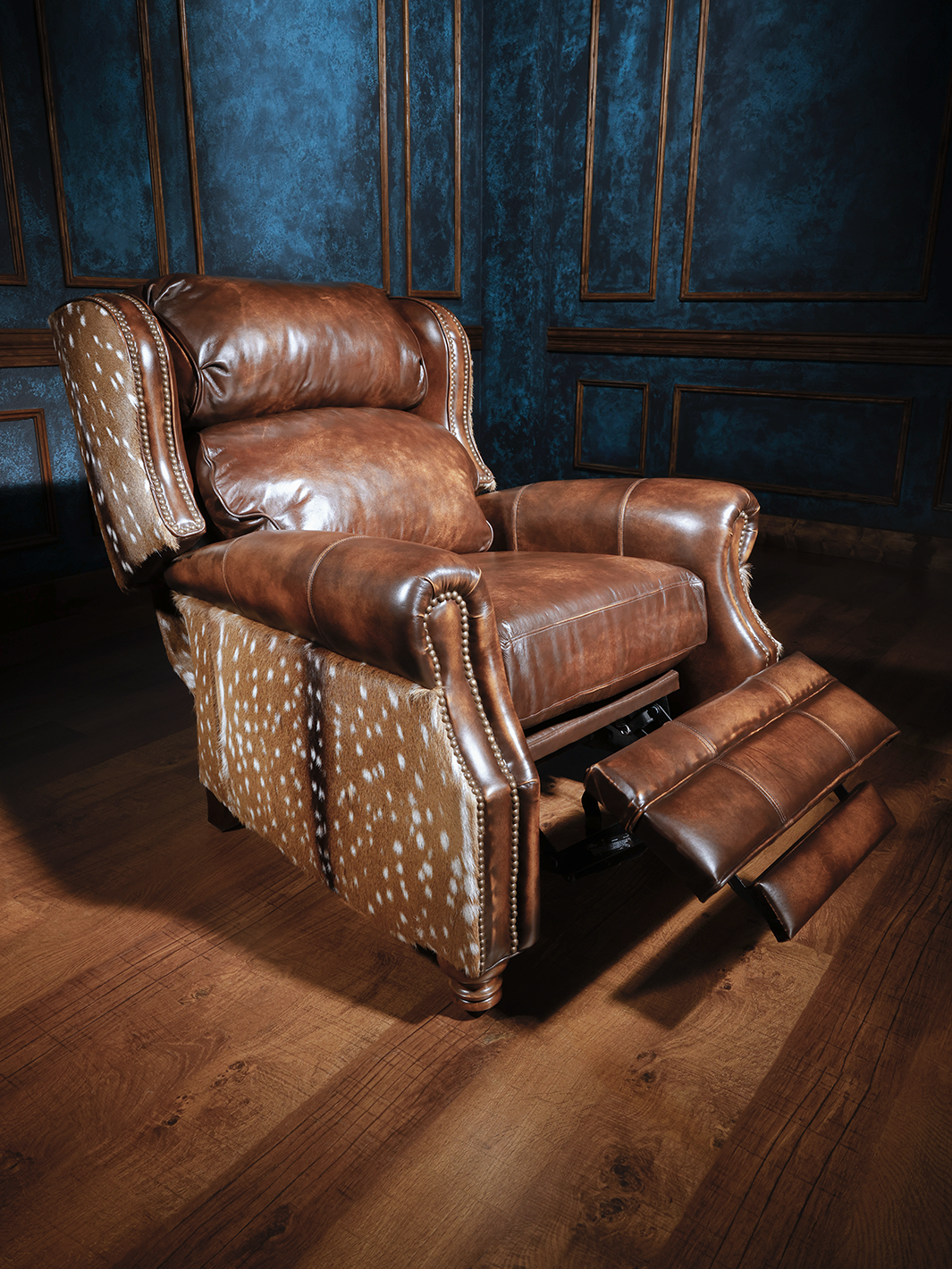 Bronco Axis and Leather Recliner