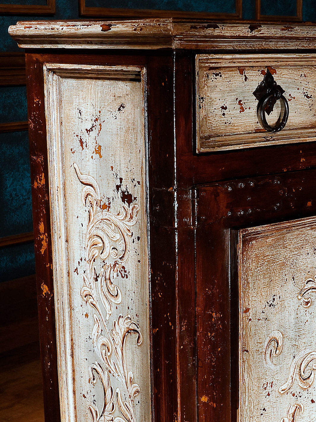 close up view of brown and white wooden chestclose up view of brown and white wooden chest