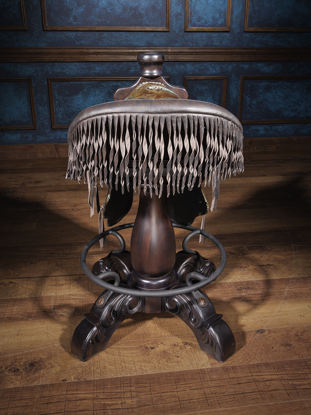 Plumas Tennessee Stud Saddle Bar Stool