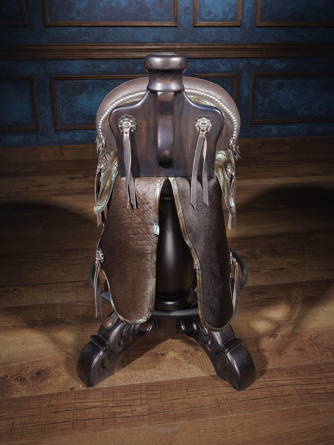 Plumas Tennessee Stud Saddle Bar Stool