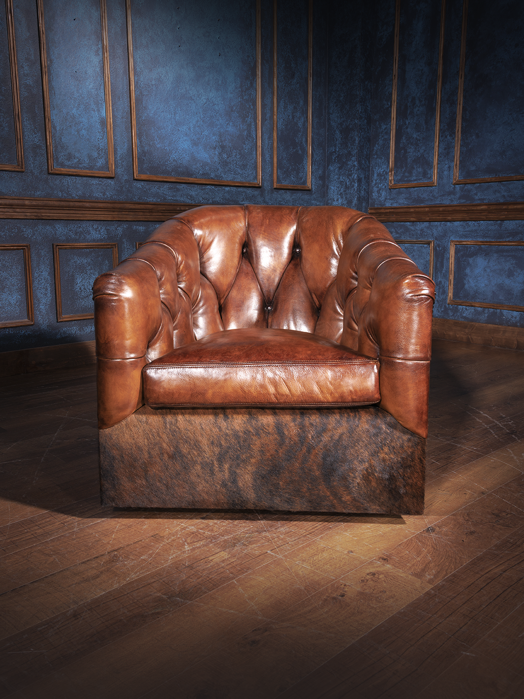 Western Elegance Leather Swivel Chair