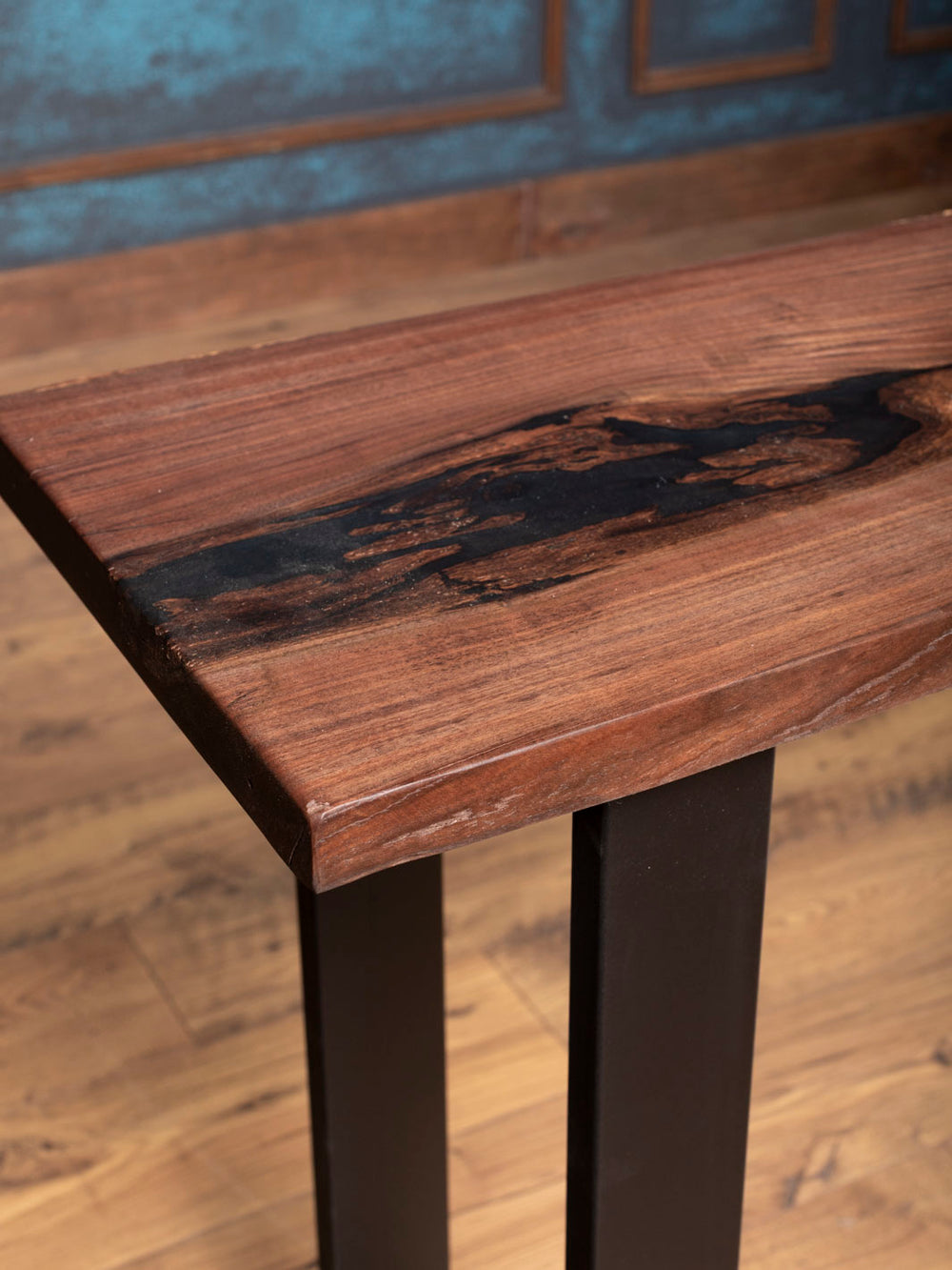 Close-up of live edge top with black walnut inlay.
