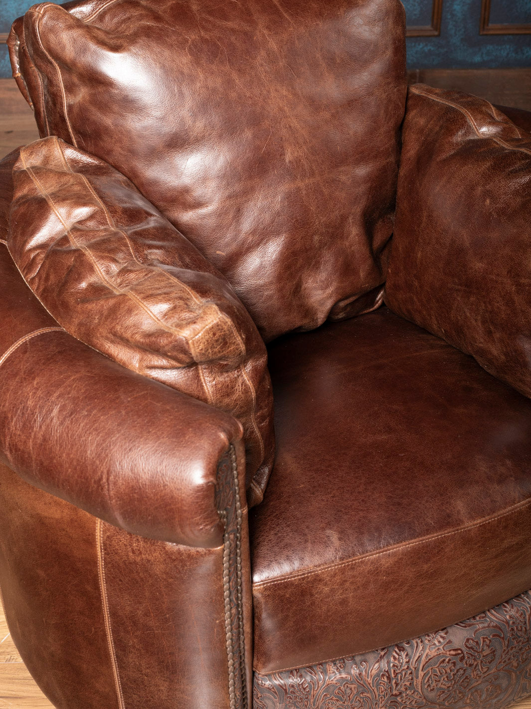 Texas Luxe Leather Snug Swivel Recliner
