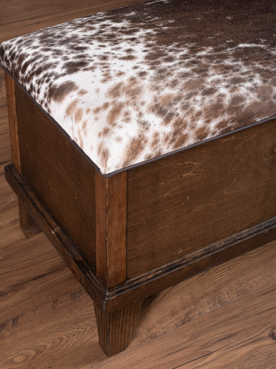 Roan Speckled Cowhide Storage Trunk Bench
