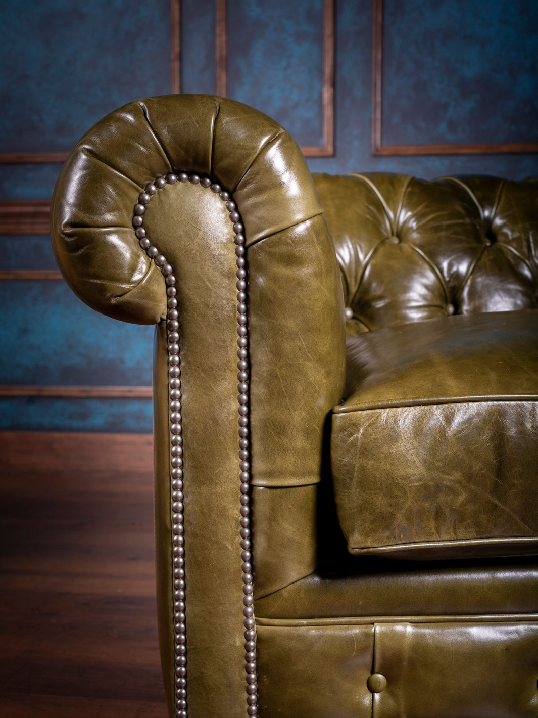 Classic Leather Tufted Chesterfield Sofa